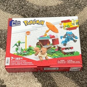 NEW. Mega Pokémon Picnic Building Set with Eevee & Riolu - Red/White/Green
